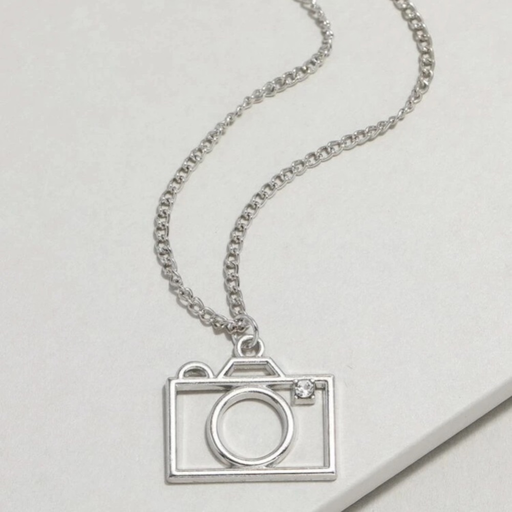 🎉 New Silver plated Camera Pendant Necklace